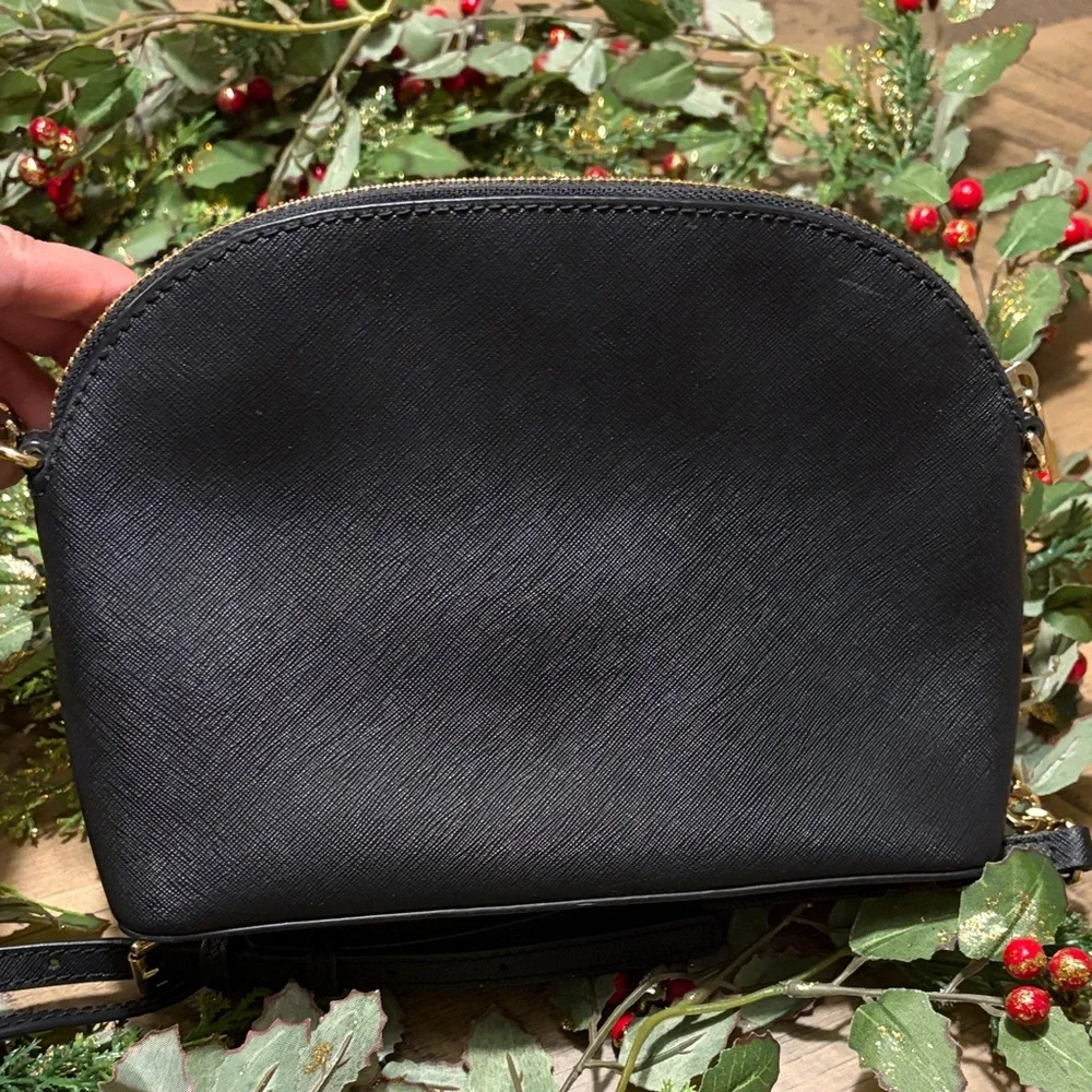 Michael Kors Elegant Black Crossbody Bag and Wallet - Picture 4 of 13